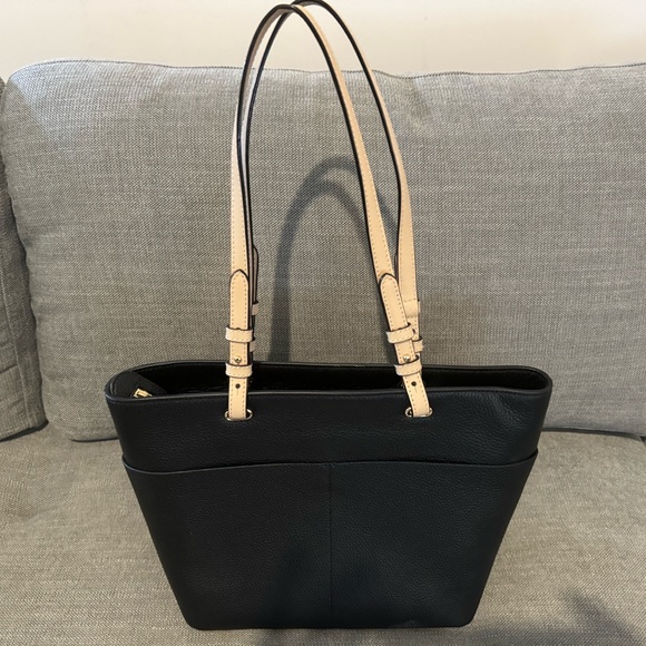 Michael Kors Tote Bag - Picture 4 of 10